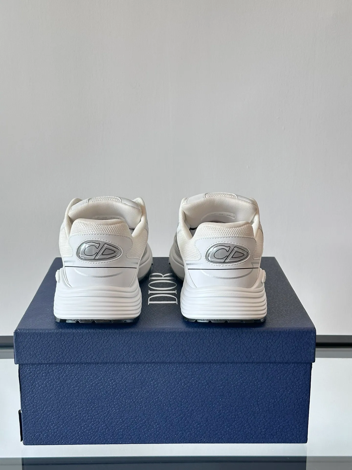 Men's Men's Shoes 💰p440 "Dio*" Dior B30 series sports shoes, multi-color mesh fabric and multi-color technical fabrics, this season's new B30 low-top sports shoes are one of the flagship styles of the series. Crafted from multicolor mesh and technical fabrics, it's finished with a reflective "CD30" graphic and silver-toned "DIOR B30" and "CD30" logos on the heel and tongue. An extra-light, sculpted rubber sole with signature accents adds style, while internal stretch details create ideal comfort. It can be matched with various casual styles to show a fashionable and modern sports style. Size: 38-44 (45-46 customized)
